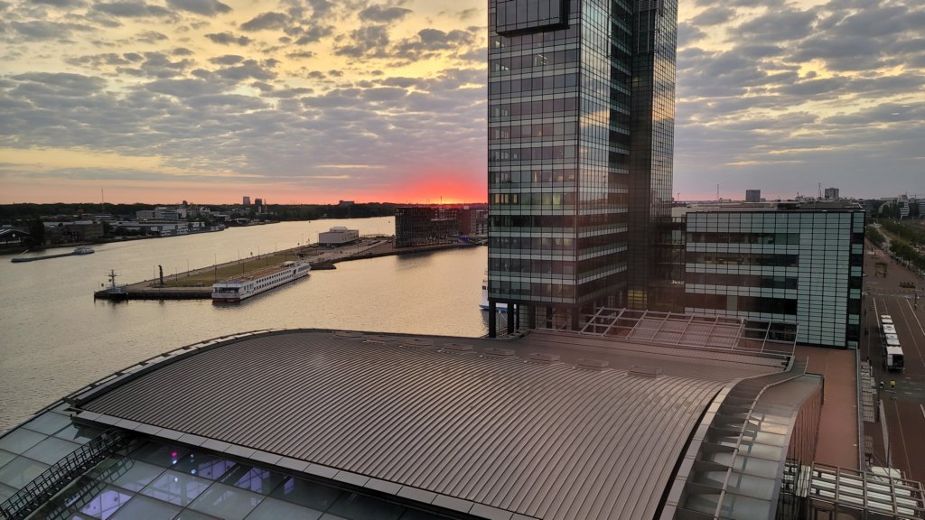 amsterdamsunsetfromourhotel.jpg